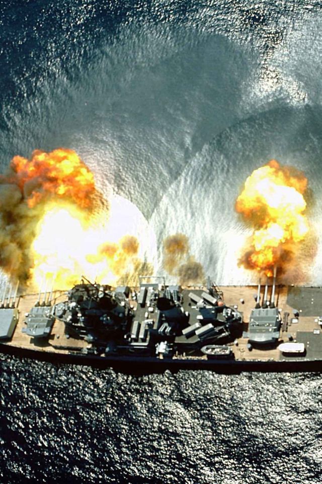 Военный корабль стреляет в море