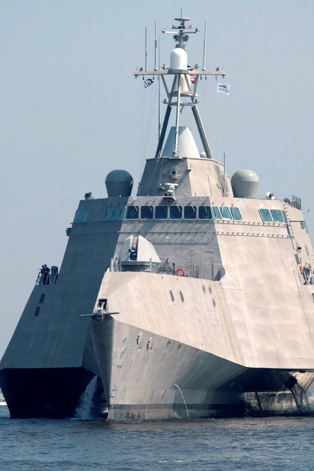 Военный корабль необычной конструкции