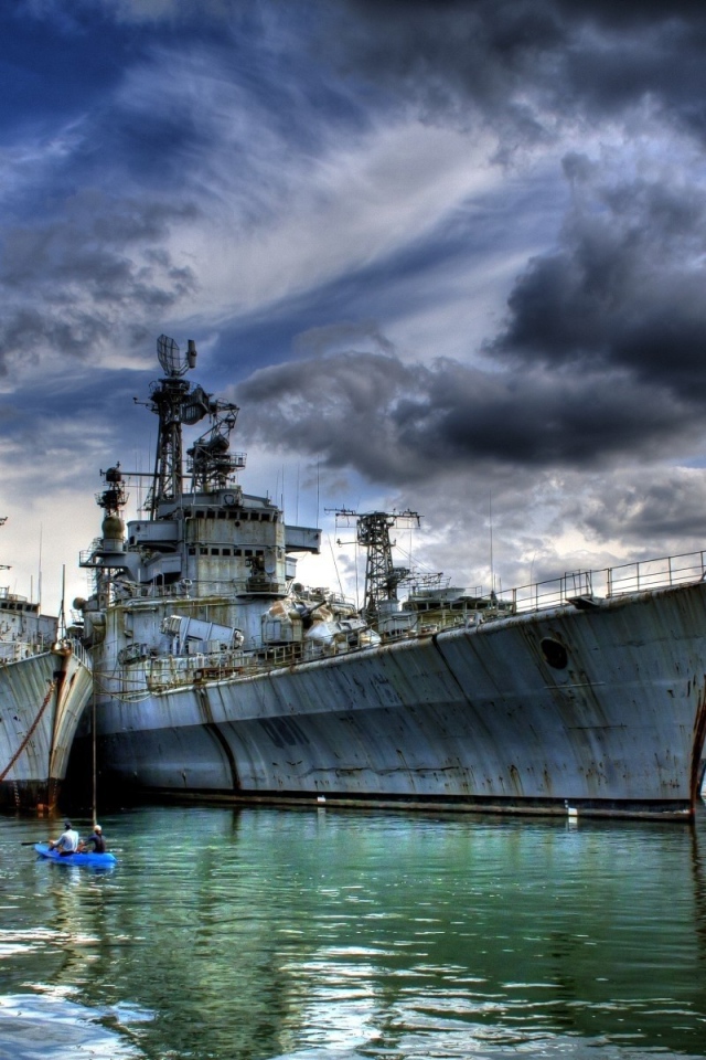 Военные корабли на вечном причале в бухте