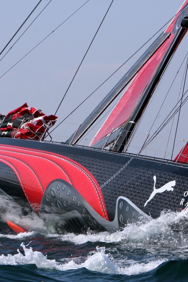 Яхта в фирменном стиле Пума