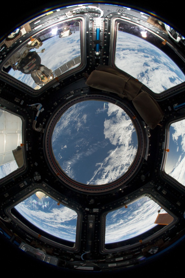 Земля в космической станции