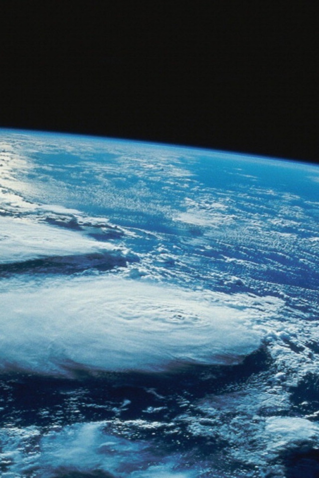 Ураганные облака на поверхности Земли