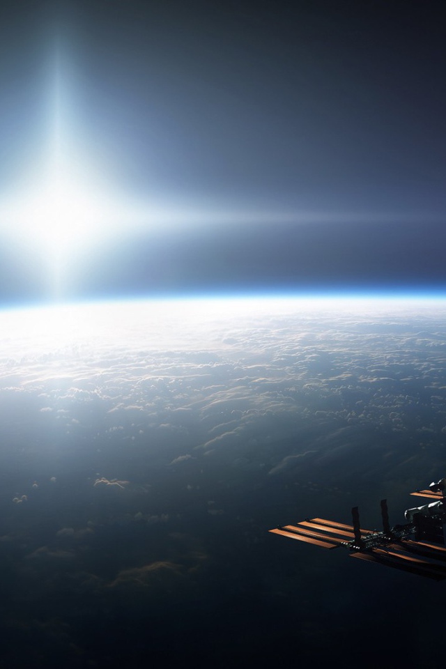 МКС на фоне Земли