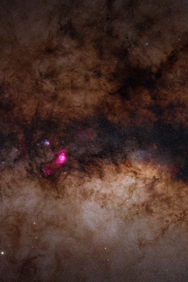 Розовые звезды в коричневой туманности