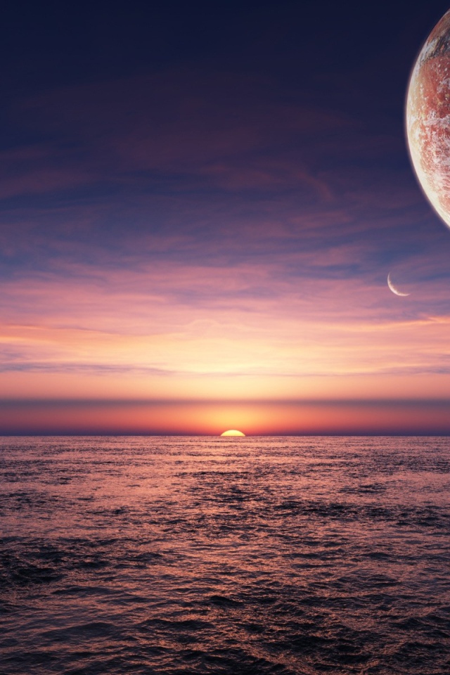 Планета в небе над закатом в океане