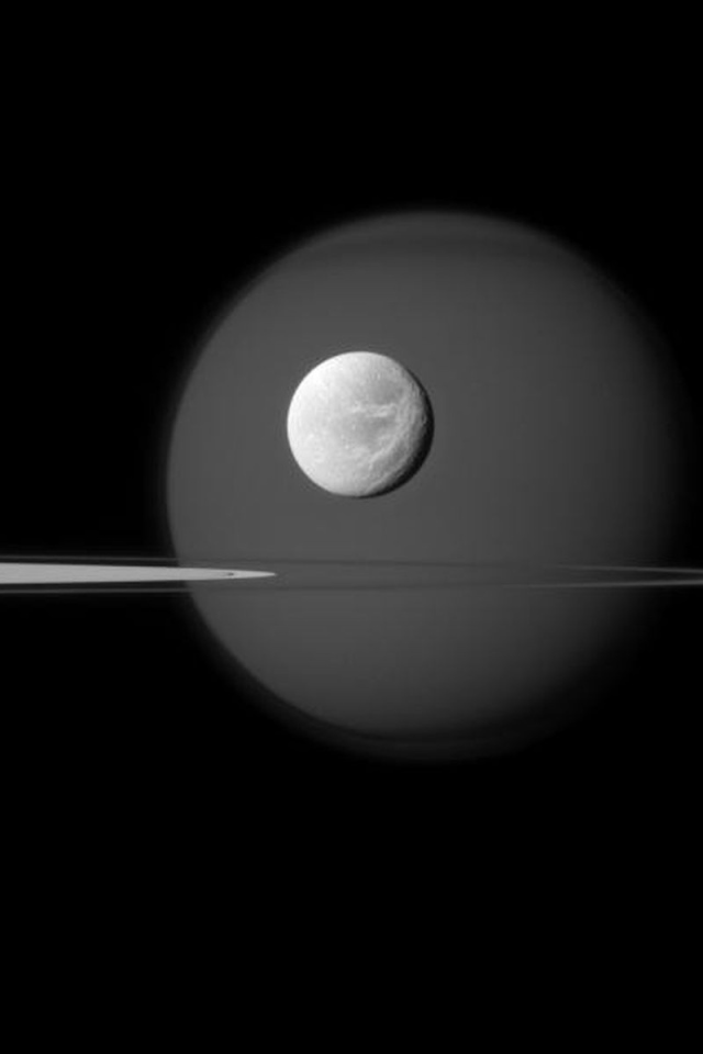Спутники Сатурна Титан и Пандора