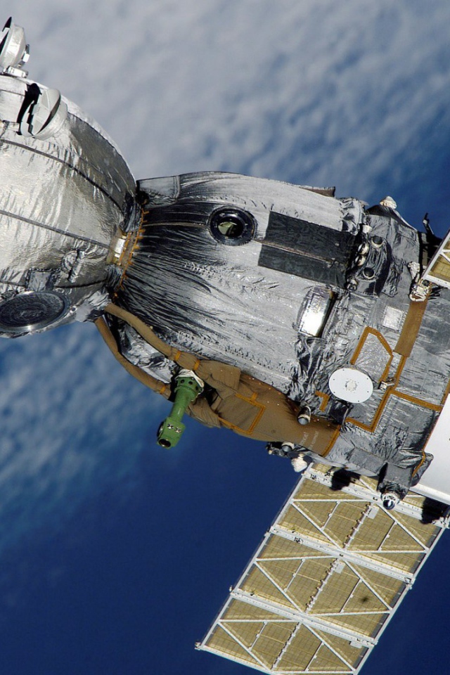 Союз ТМА-7 над Землей