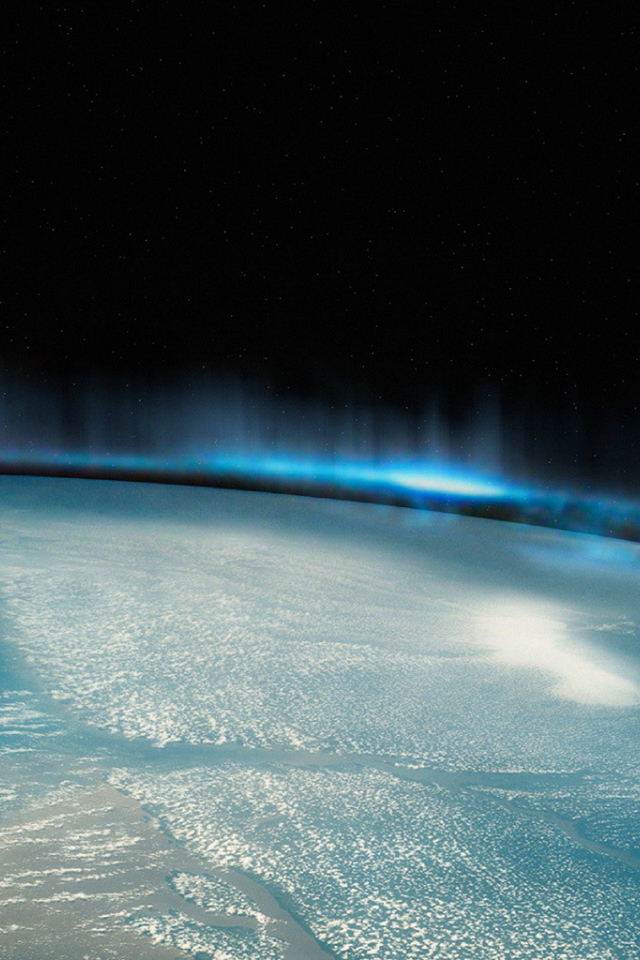 Вид на северное сияние из космоса