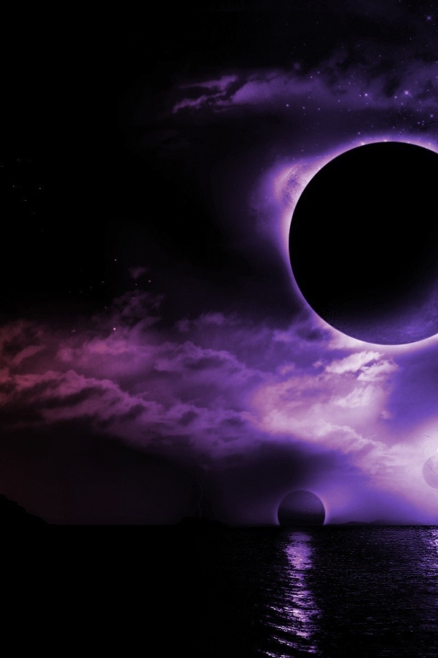 Фиолетовое затмение в ночи