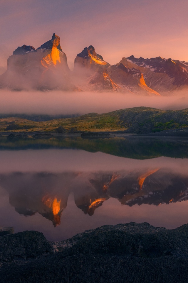 Горное озеро в Торрес-дель-Пайне, Чили