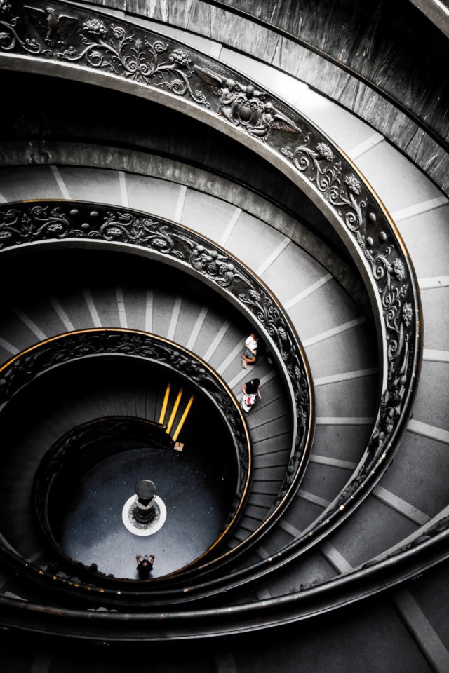 Фото круговой лестницы в Ватикане