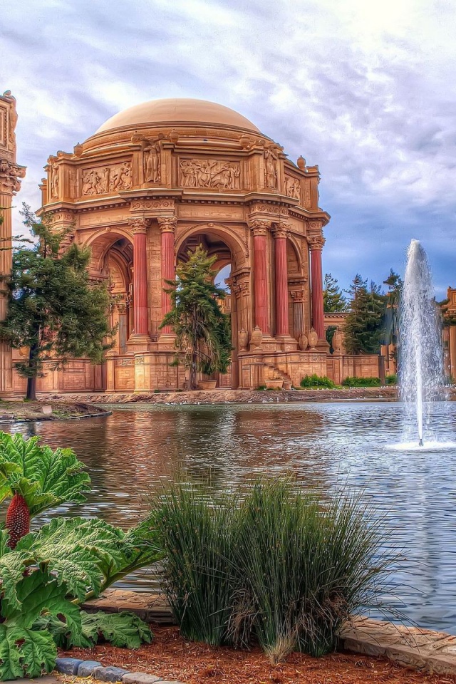 Величественные старинные сооружения