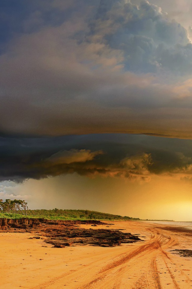 Тропический шторм в Австралии