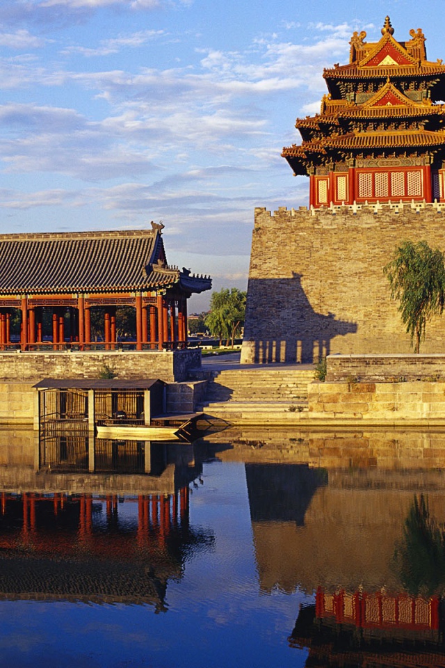 Храм среди воды в Китае