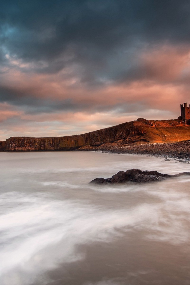 Молочная морская вода у берега, Англия