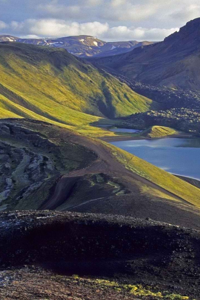 Горная неприветливая местность в Исландии