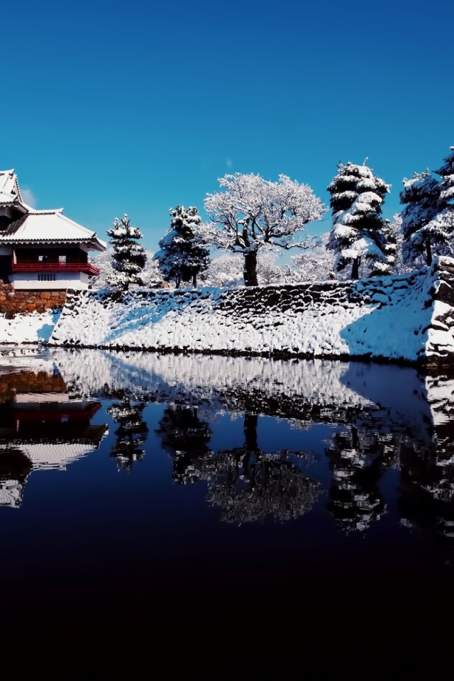 Снег на башне, Япония