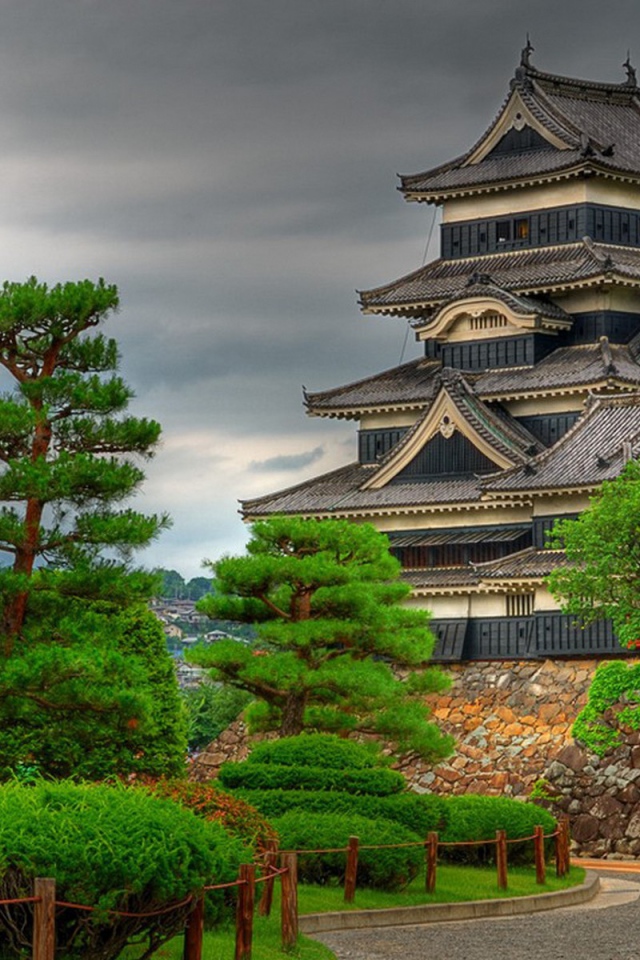 Башня в саду, Япония