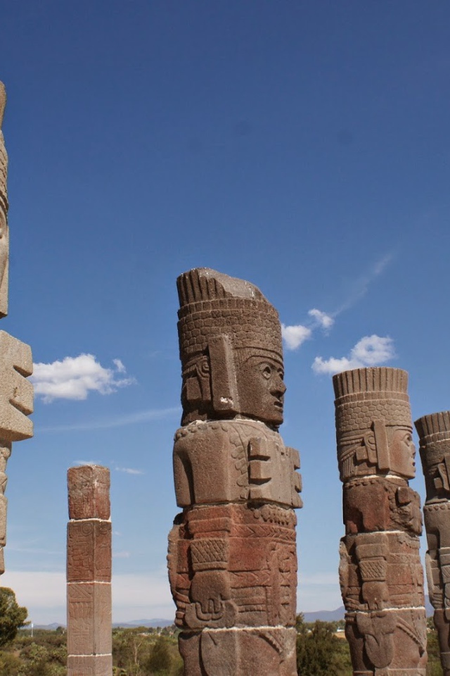 Индейские статуи в Мексике