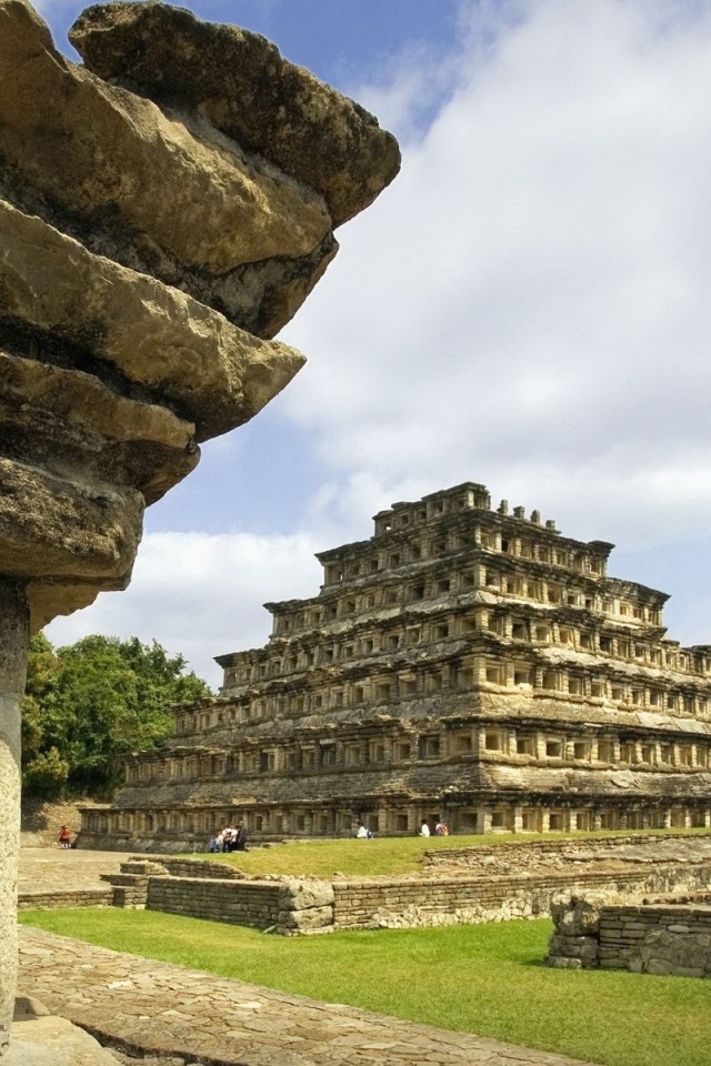 Руины древних зданий в Мексике