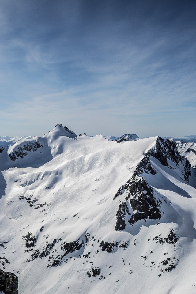 Заснеженные вершины гор в Норвегии