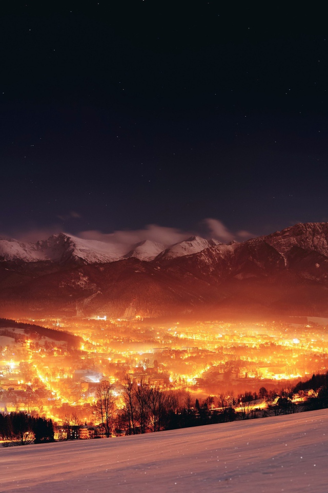 Ночные огни города в Польше