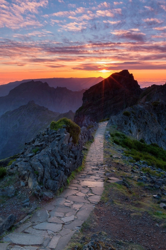 Закат в горах, Португалия