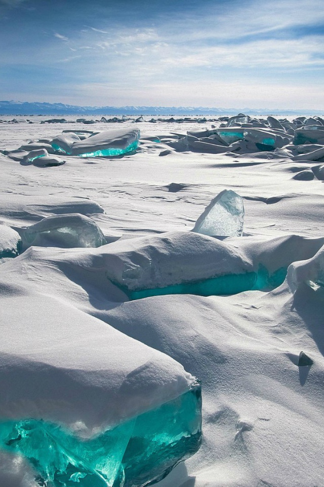 Лед на зимнем Байкале