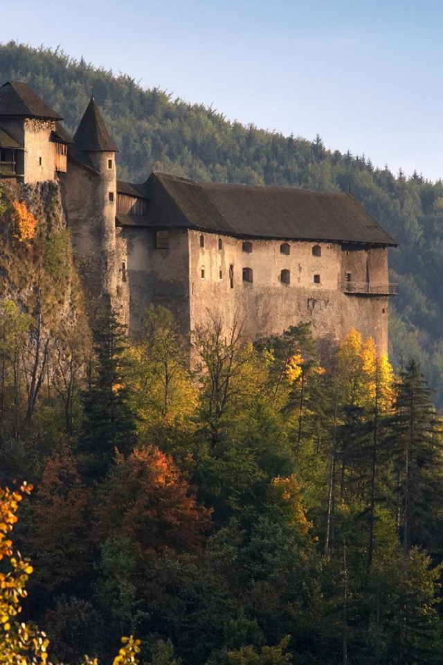 Замок на холме в Словакии