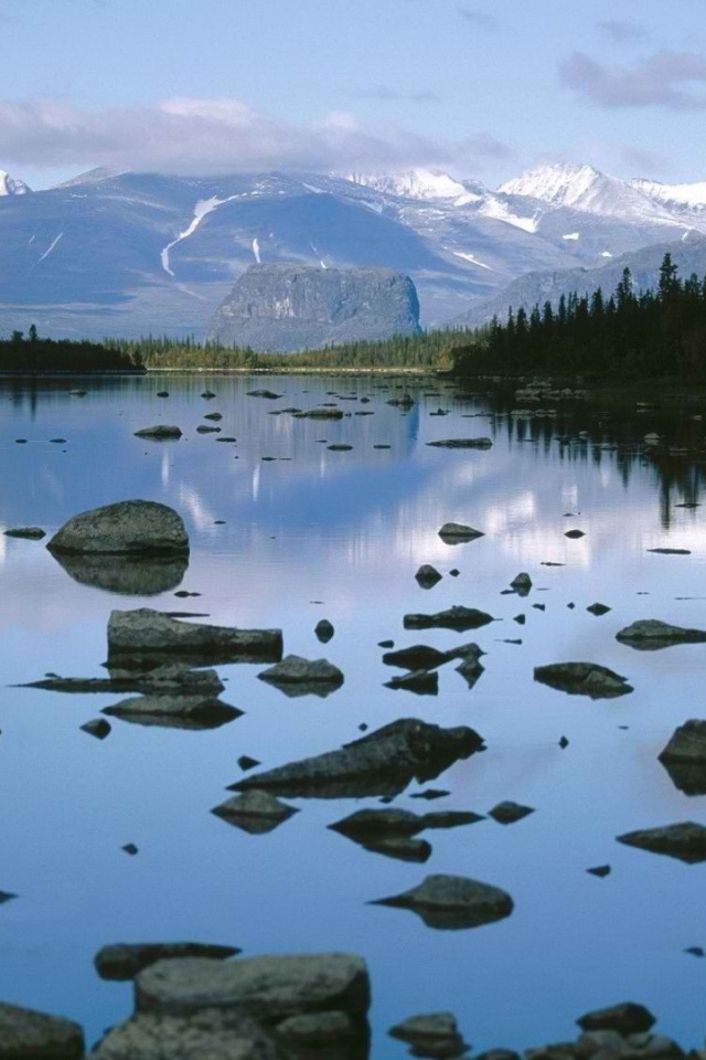 Камни на озере, Швеция