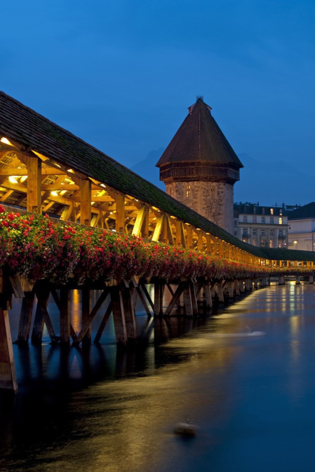 Пешеходный мост в цветах, Швейцария