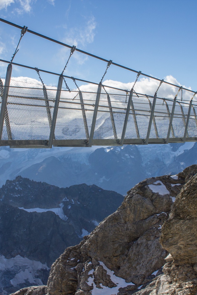 Подвесной мост в горах, Швейцария