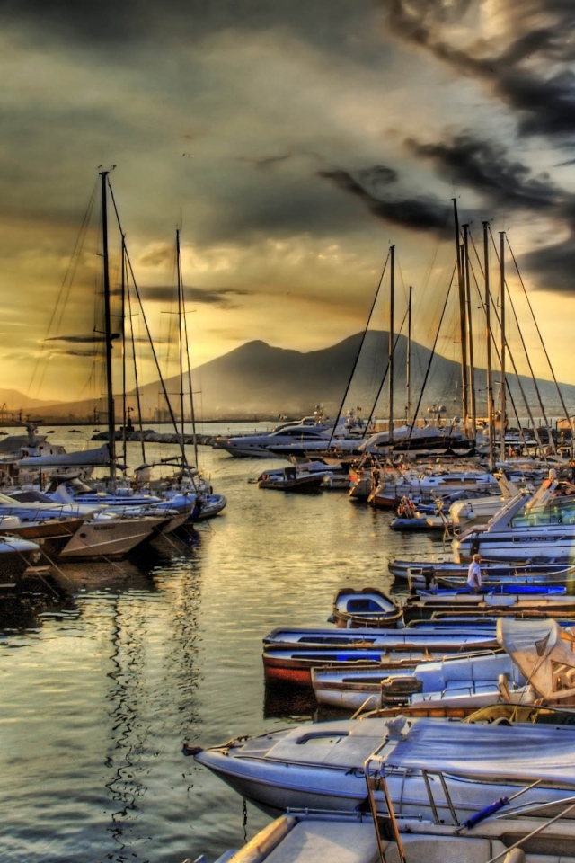 Лодки в порту, HDR фото