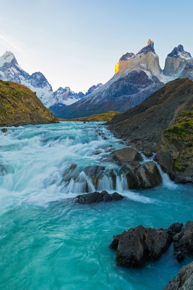 Река в национальном парке Торрес-дель-Пайне, Чили