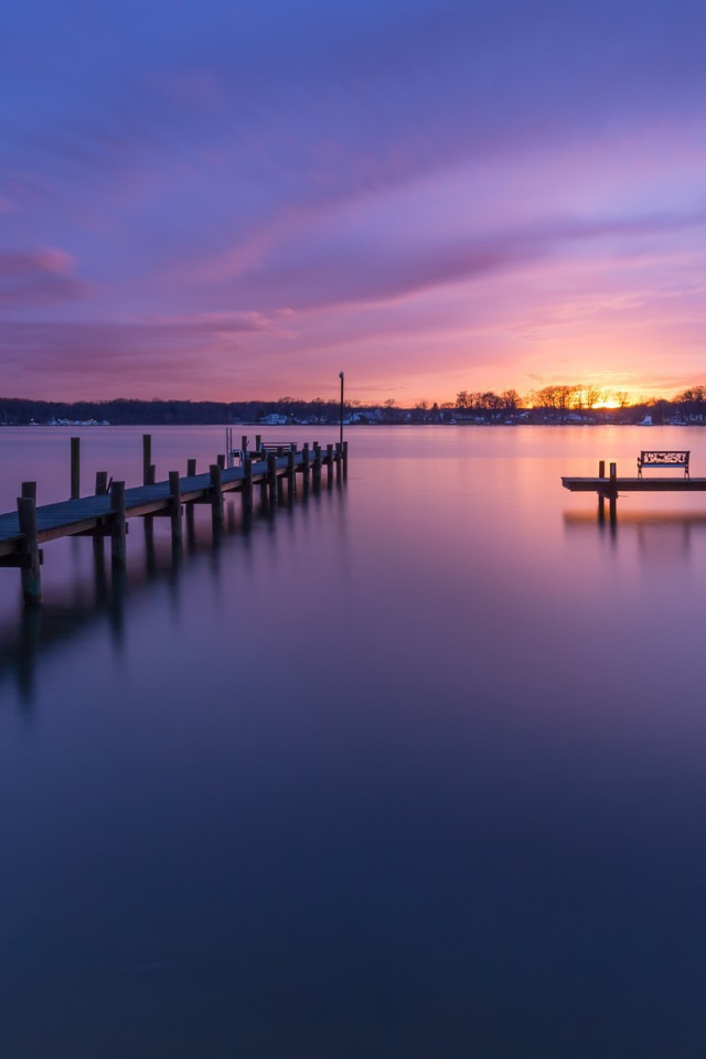 Прекрасный закат на озере в Мэриленде, США