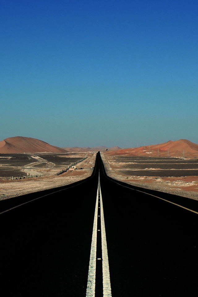 Прямая автострада через пустыню