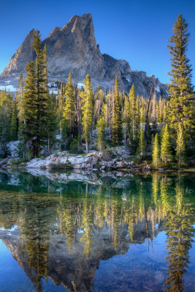 Озеро среди гор, Айдахо