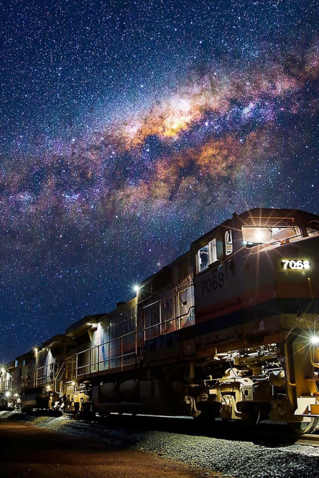 Ночной поезд под звездами