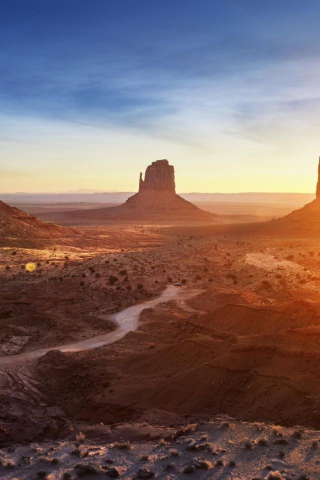 Восход солнца в Долине монументов