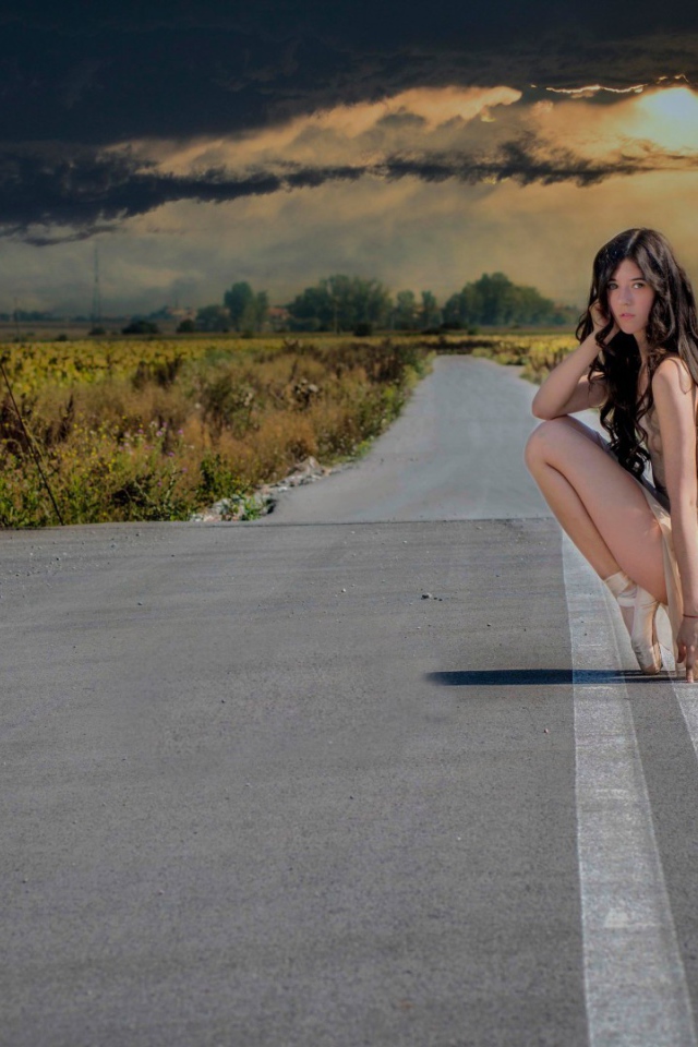 Балерина на дорожной разметке