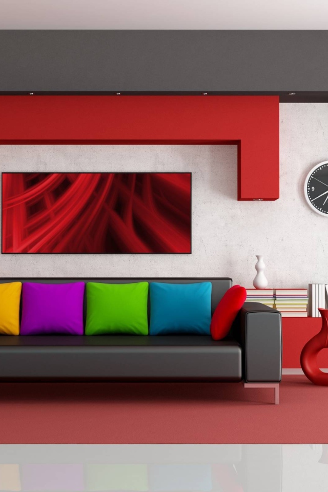 Яркие подушки на кожаном диване в гостиной