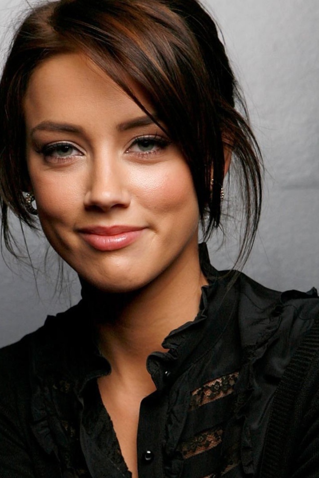 Великолепная актриса Эмбер Хёрд