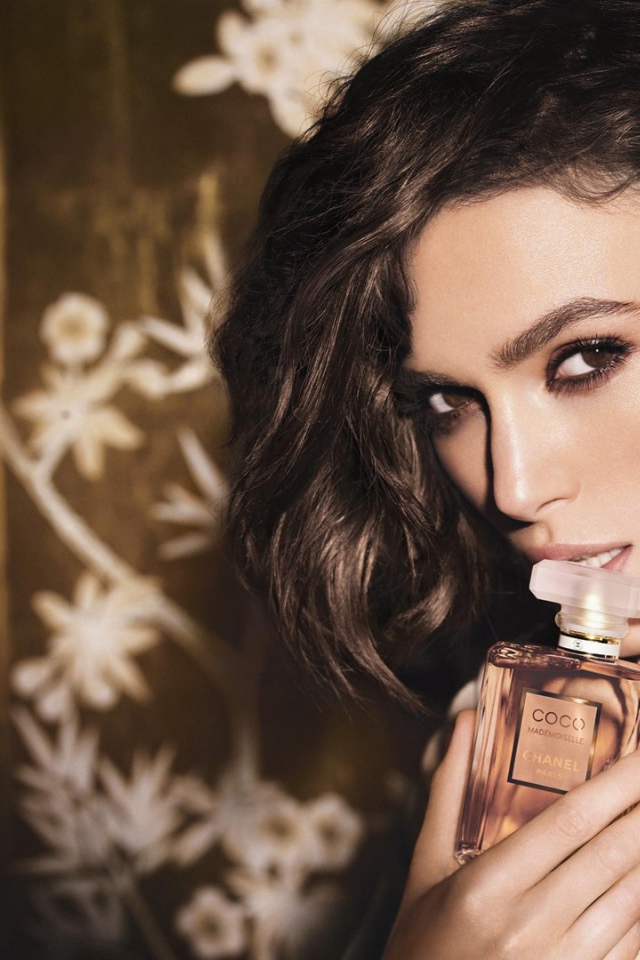 Кира Найтли в рекламе парфюмерии