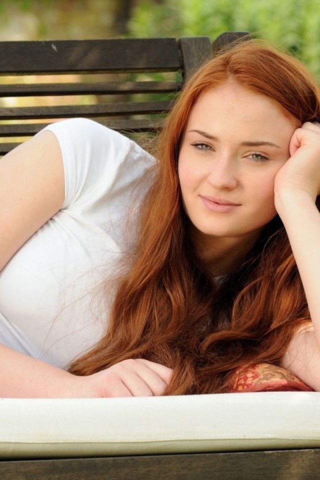 Рыжеволосая актриса Софи Тернер