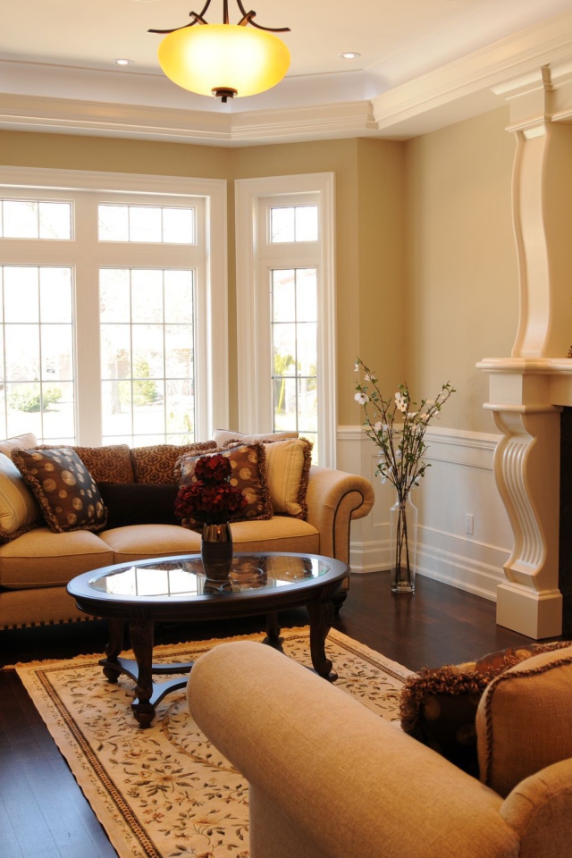 Комната с камином и креслом