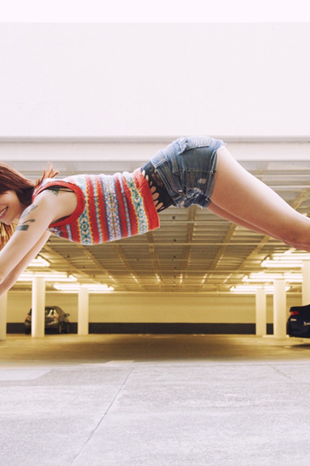 Спортивная девушка Бри Дэниелс