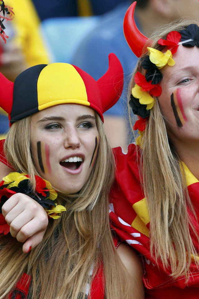 Девушки болеют за Бельгию на чемпионате