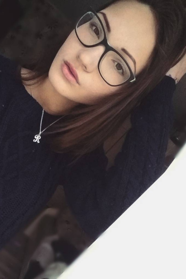 Красивая девушка под углом