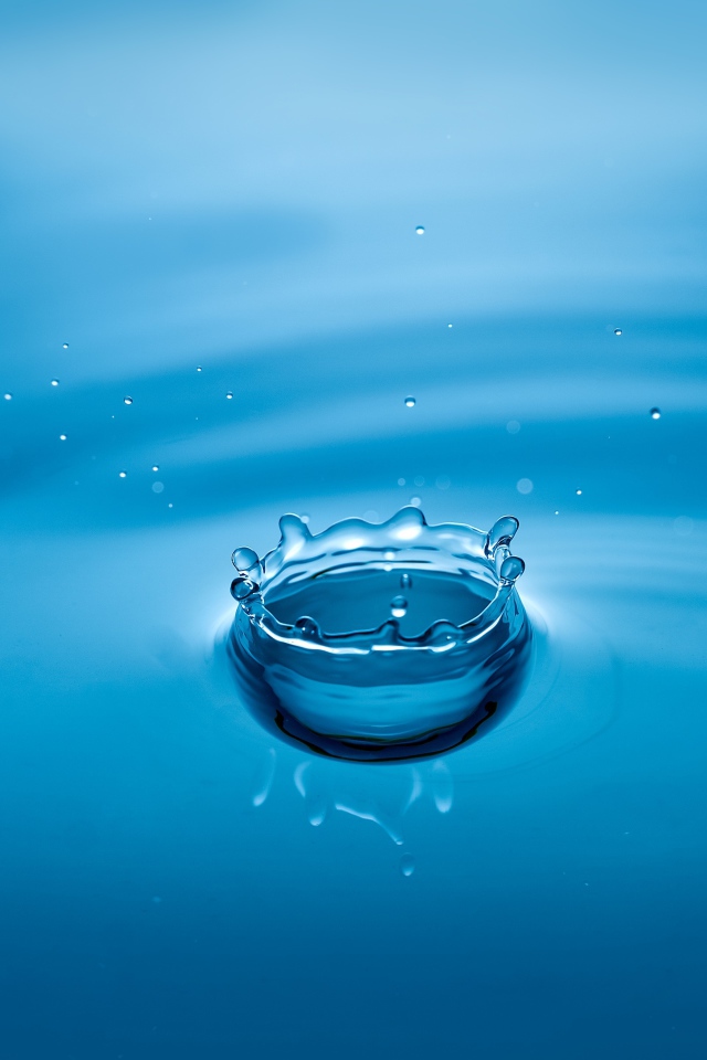 Брызги воды на голубом фоне 3д графика