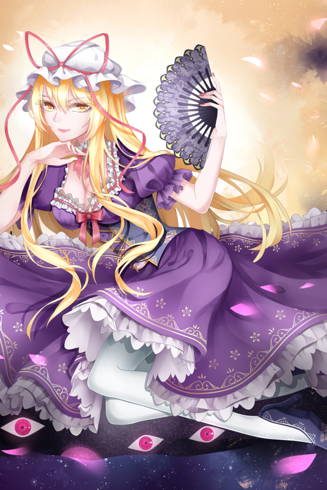 Девушка в красивом платье Юкари Якумо аниме Тохо